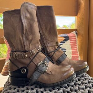 37/6.5-7 NEW AS98 SOTER IN ROCK. NEUTRAL TAUPE COLOR.